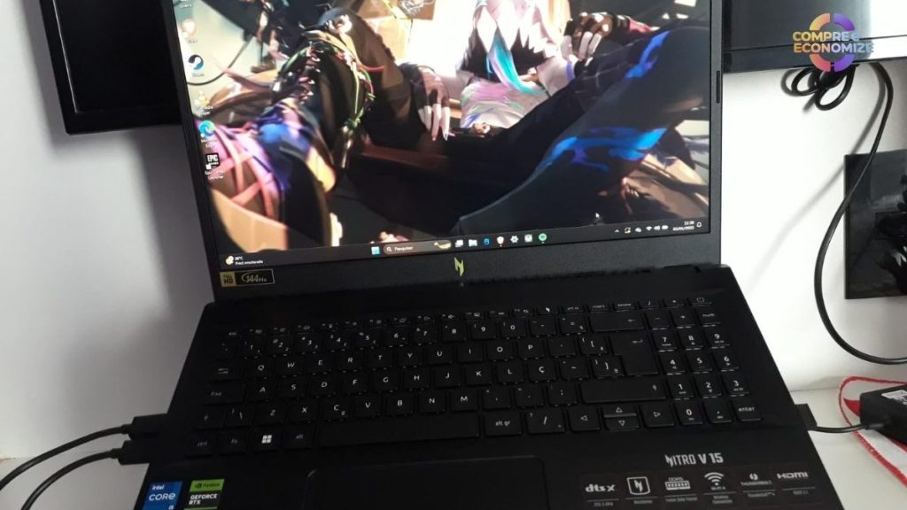 O conector do cabo de alimentação de 3 pinos do Acer Nitro V15 segue o padrão brasileiro certificado pelo INMETRO?