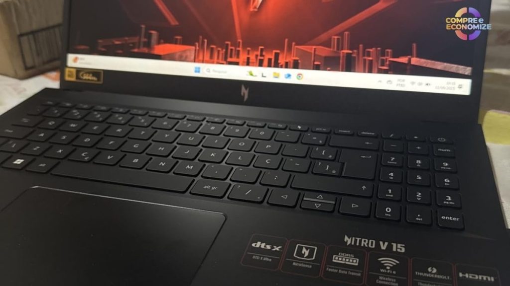 Qual a capacidade e a tecnologia do SSD que acompanha o Acer Nitro V15?