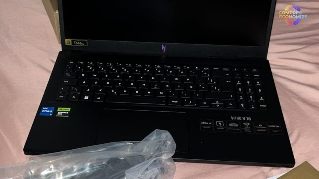 Como o recurso de Firmware TPM no Acer Nitro V15 facilita a ativação de seguranças como BitLocker ou Windows Hello, caso o Windows seja instalado?